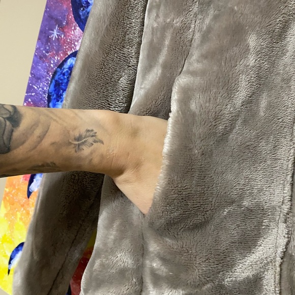 🎉3/$20 CLEAR OUT SALE🎉 Tan Fur Fuzzy Zip-Up Jacket - Picture 2 of 3